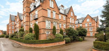 Flat to rent in Holloway Drive, Virginia Water GU25