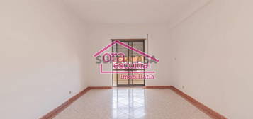 Apartamento T2 de 1995, 92 m2 com Parqueamento na Amora!