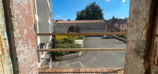 Plateau à aménager 33 m2 avec balcon - MACON CENTRE