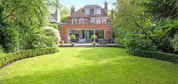 6 bedroom detached house