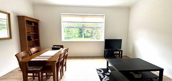 Flat to rent in Holden Road, London N12