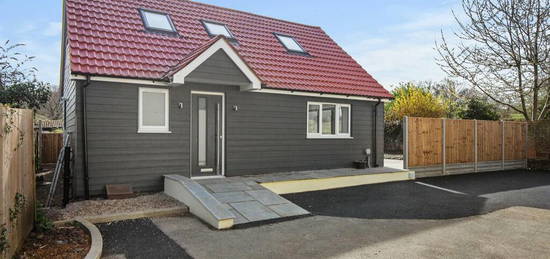 2 bedroom detached house