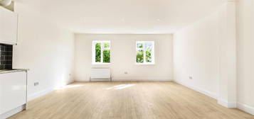 Flat to rent in Regents Park Road, Finchley Central N3