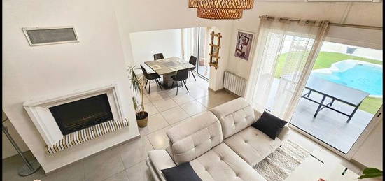 Maison à vendre 5 pièces AGDE (34), villa de Plain pieds, meublée, rénovée, 4 chambres avec Garage et Piscine