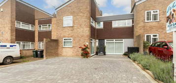 4 bedroom link detached house for sale