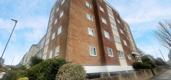 Flat to rent in The Avenue, Eastbourne BN21