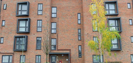 Flat for sale in Parkway Trading Estate, Cranford Lane, Heston, Hounslow TW5