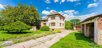 Prodej rodinného domu 178 m², pozemek 1 200 m²