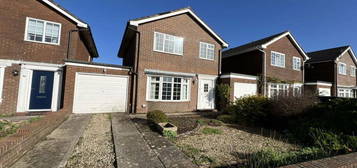 3 bedroom link detached house for sale