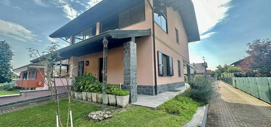 Villa o villino Borgo Ticino [01AR-1639VRG]