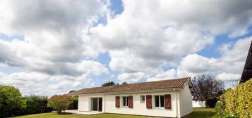 Maison de plain-pied  à vendre, 5 pièces, 3 chambres, 116 m²