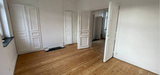 Studio  à louer, 1 pièce, 33 m², Étage 1/2