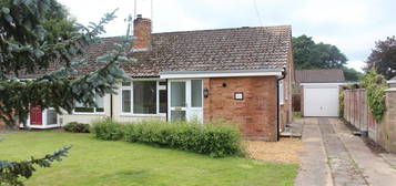 Bungalow to rent in Jubilee Drive, Ash Vale, Aldershot GU12