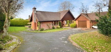 5 bedroom detached house