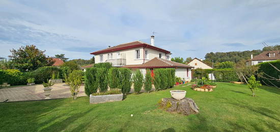 BIDOS, belle maison avec appartement indépendant