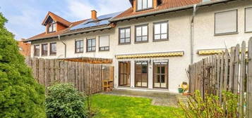 Schickes Einfamilien-Reihenhaus mit EBK, SW-Terrasse, Garten + Stellplatz an ruhigem Privatweg