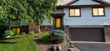 5618 Donegal Dr, Shoreview, MN 55126