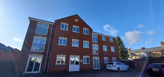 Flat to rent in Curzon Street, Burton-On-Trent DE14