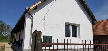 Eladó ház, Tura