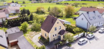 NEUER PREIS !! Kleines Haus mit 1.332 m² Bauland in familienfreundlicher Lage von Gföhl