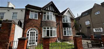 Flat to rent in London Road, Victoria Park, Leicester LE2