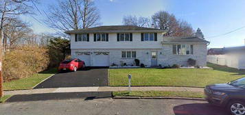 16 Craig Ct, Totowa, NJ 07512