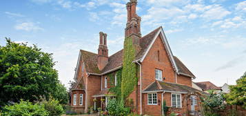 6 bed detached house for sale