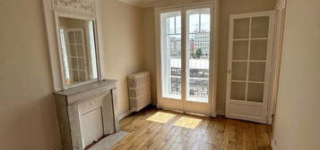 Appartement  à louer, 3 pièces, 2 chambres, 55 m²