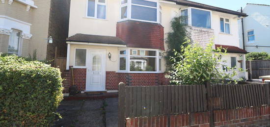 4 bed semi-detached house to rent