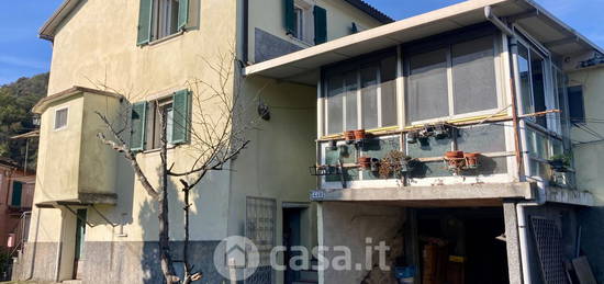 Casa bi/trifamiliare in Frazione Piane