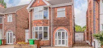 6 bedroom detached house