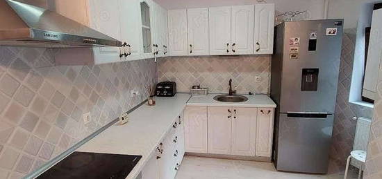 Apartament modern de 4 camere de închiriat, central, zona Armenească