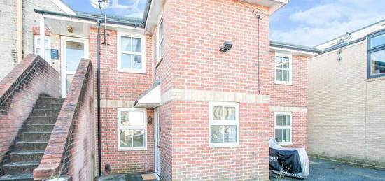 2 bedroom maisonette