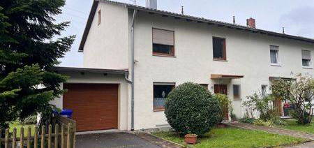 Attraktive Doppelhaushälfte mit Balkon, Terrasse und Garten in ruhiger Lage von Teising