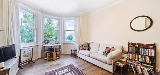 Flat to rent in St. Ann's Road, Harringay, London N15