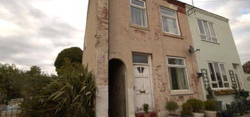 2 bed semi-detached house for sale