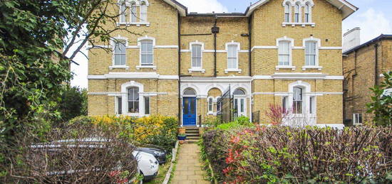 Flat to rent in St. Margarets Road, St Margarets, Twickenham TW1