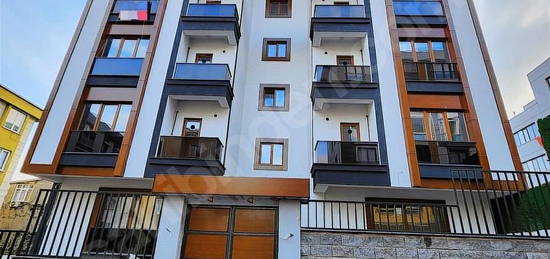 ÜMRANİYE DE 7 KATLI 0 YENİ BLOK NET 80m2 SATILIK DAİRELER