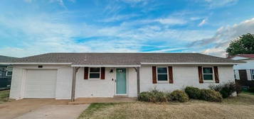 408 E Skyview Dr, Hinton, OK 73047