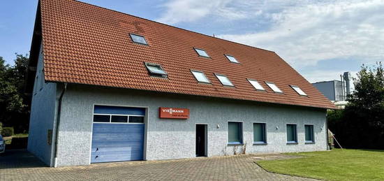 Mehrfamilienhaus mit großem Grundstück und integrierter Gewerbefläche in Wulferdingsen