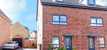 3 bedroom semi-detached house for sale