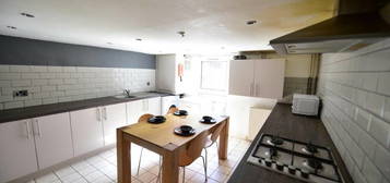 5 bedroom terraced house