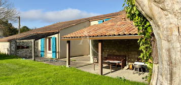 Maison et son écurie à La Boissière Des Landes 220 m2