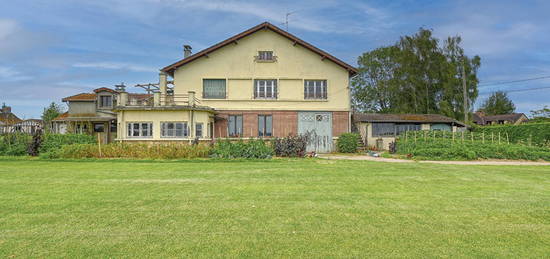 Opportunité de Rénovation d'une Charmante Maison des Années 30 à quelques kilomètres de Dampierre en Yvelines,