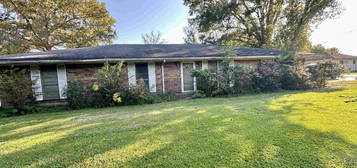 903 Maple St, Winnsboro, LA 71295