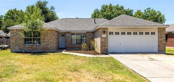 2007 Lark Ln, Taylor, TX 76574