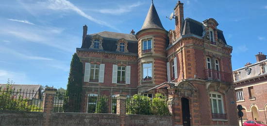 Maison  à vendre, 10 pièces, 340 m², Terrain 415 m²