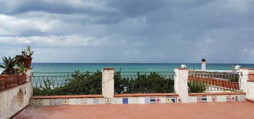 Maison à bord de la mer a Palerme Sicilie