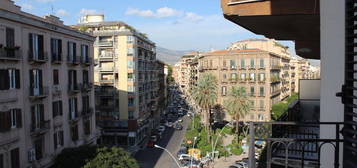 Quadrilocale piazza Amendola, 8, Politeama - Ruggiero Settimo, Palermo