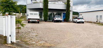 Habitation et local commercial 400 m2